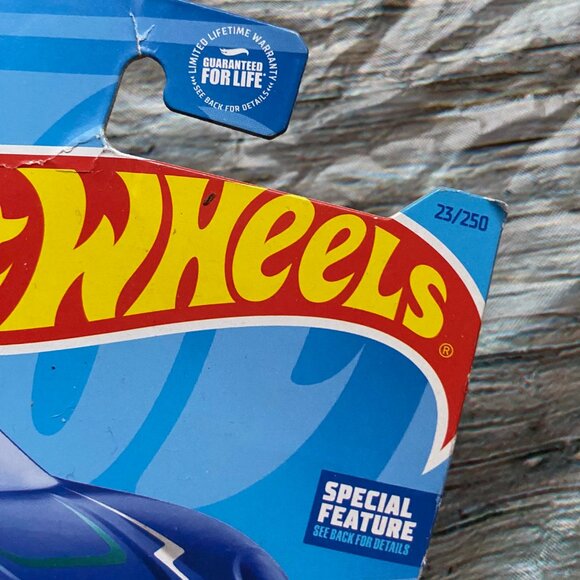 Hot Wheels Coupe Clip Blue Red 23/250 Experimotors 2/5 Key Chain - Picture 2 of 6